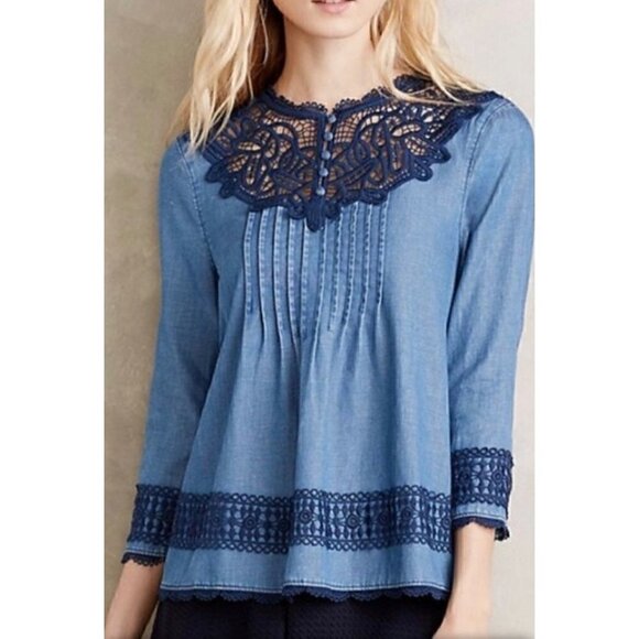 Holding Horses Anthropologie Lace Trim Chambray Top in Blue Size 4 - Picture 1 of 7